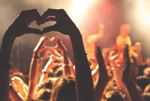 Eine Oktoberfest Partyband bringt Stimmung in jede Hütte - Munich Afterwiesn und Nightlife Tipps